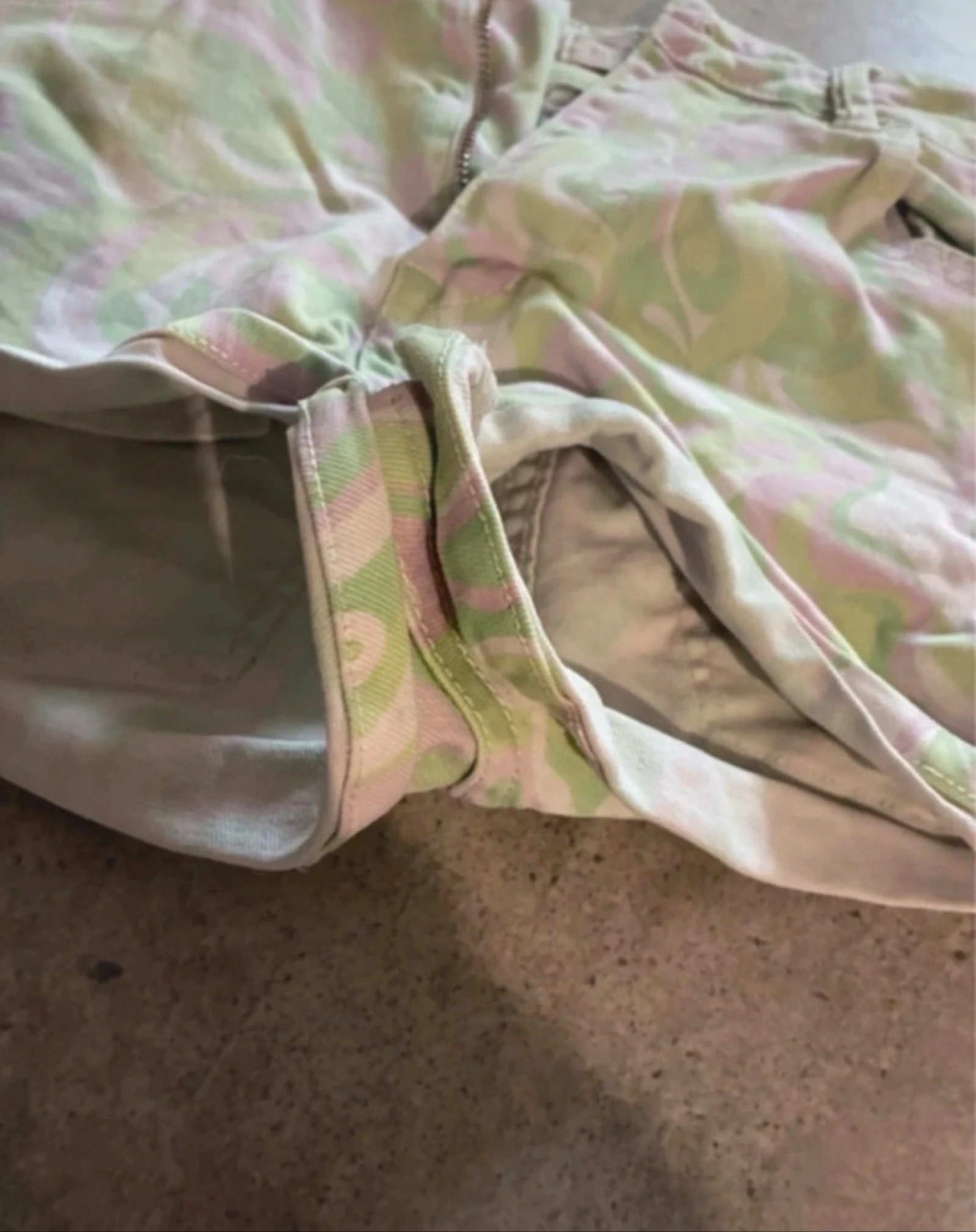 Short jeans pastel com estampa camuflada - Tamanho PP – photo 7